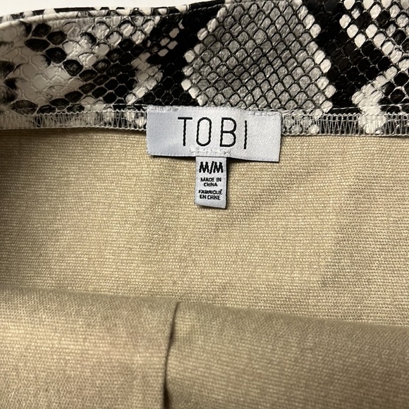 Tobi faux snake skin skirt - Picture 3 of 7